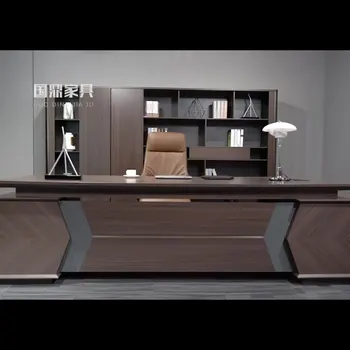 Просто модерна офис мебели, бюро, стол, диван, шкафове, маса и на президента.