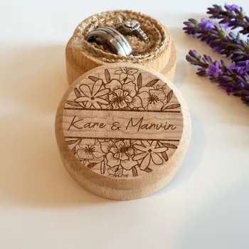 Дървен държач кутии за пръстени по Поръчка с Вашите име и дата Кутия за годежен пръстен на Приносителя Идеален Подарък Персонални Селски сватбена дървена кутия за пръстените