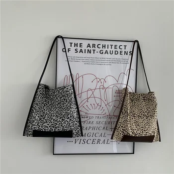 Универсална чанта дамска чанта от изкуствена кожа, зашити леопардовая чанта на едно рамо, малка прясна малка квадратна чанта за пътуване до работа и почивка, на проста
