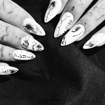 Новите черно-бели обикновена ноктите с модерен карикатурным модел, режийни ноктите в японски стил пънк, женски пълни с върховете на ноктите, отгоре на ноктите