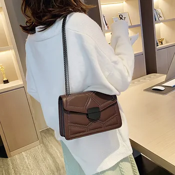 Ежедневна дамска чанта на верига с нитове приливи и отливи, 2022, луксозна марка малка квадратна модерна мека чанта-месинджър от изкуствена кожа за дами