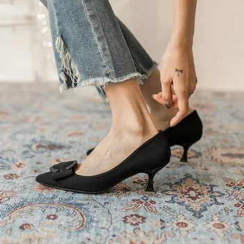 Дамски обувки На Висок Ток с Остър Пръсти, Светло-Черни Модерен Прости обувки на висок ток 5 см Среден Размер